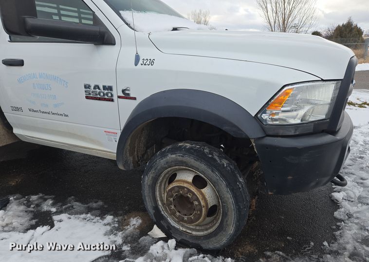 image for item ER5049 2013 Dodge Ram 5500 flatbed truck