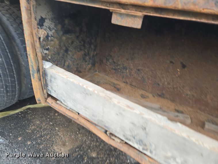 image for item ER5049 2013 Dodge Ram 5500 flatbed truck