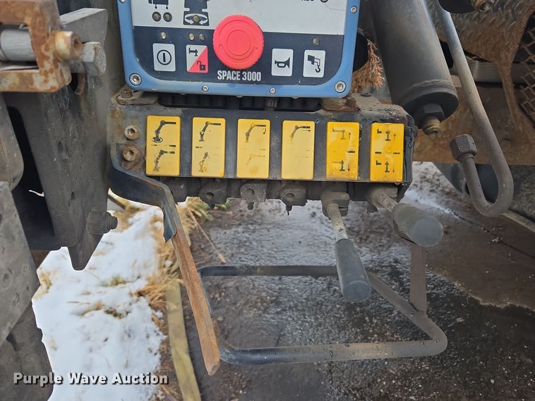 image for item ER5049 2013 Dodge Ram 5500 flatbed truck