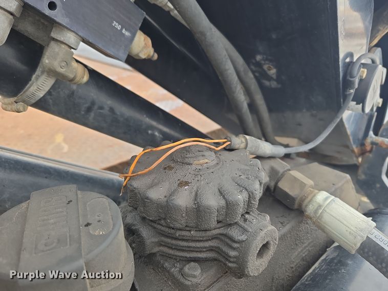 image for item ER5049 2013 Dodge Ram 5500 flatbed truck