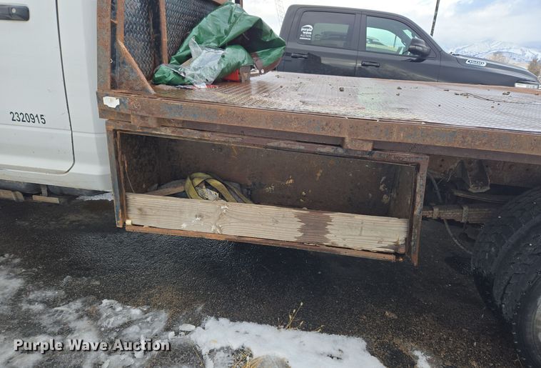 image for item ER5049 2013 Dodge Ram 5500 flatbed truck