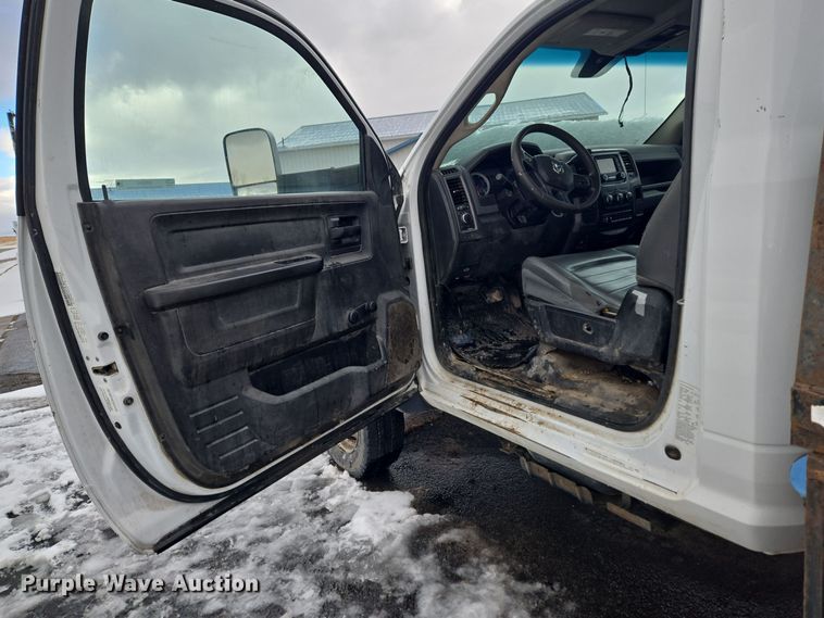 image for item ER5049 2013 Dodge Ram 5500 flatbed truck