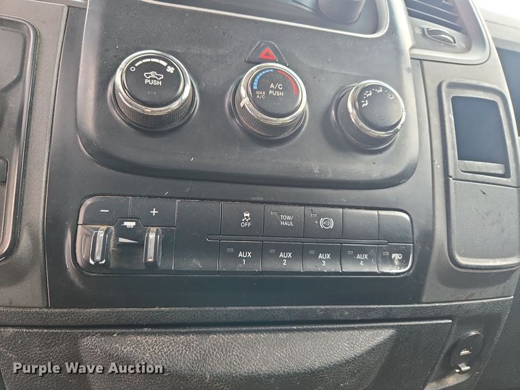 image for item ER5049 2013 Dodge Ram 5500 flatbed truck