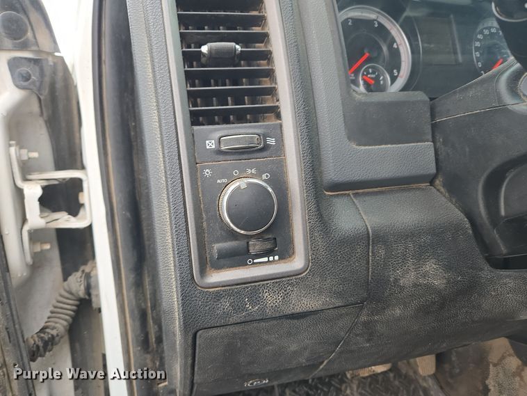 image for item ER5049 2013 Dodge Ram 5500 flatbed truck