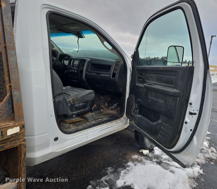 image for item ER5049 2013 Dodge Ram 5500 flatbed truck