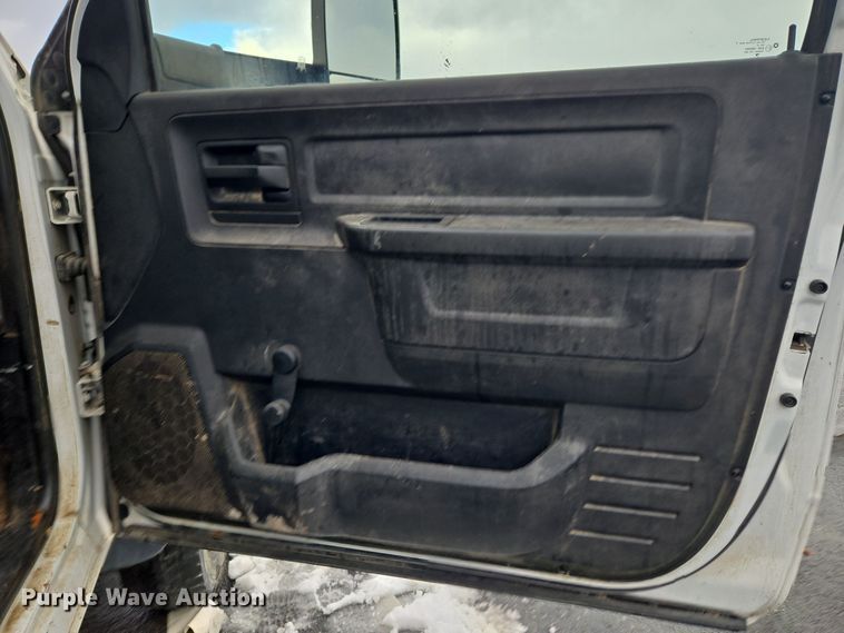 image for item ER5049 2013 Dodge Ram 5500 flatbed truck