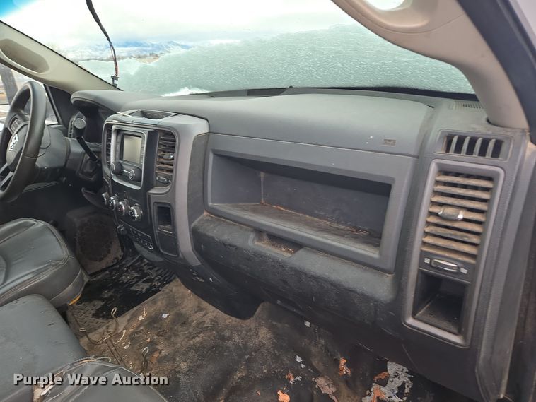 image for item ER5049 2013 Dodge Ram 5500 flatbed truck