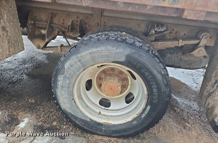 image for item ER5049 2013 Dodge Ram 5500 flatbed truck