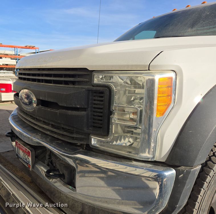 image for item ER5054 2017 Ford F450 Super Duty XL flatbed truck