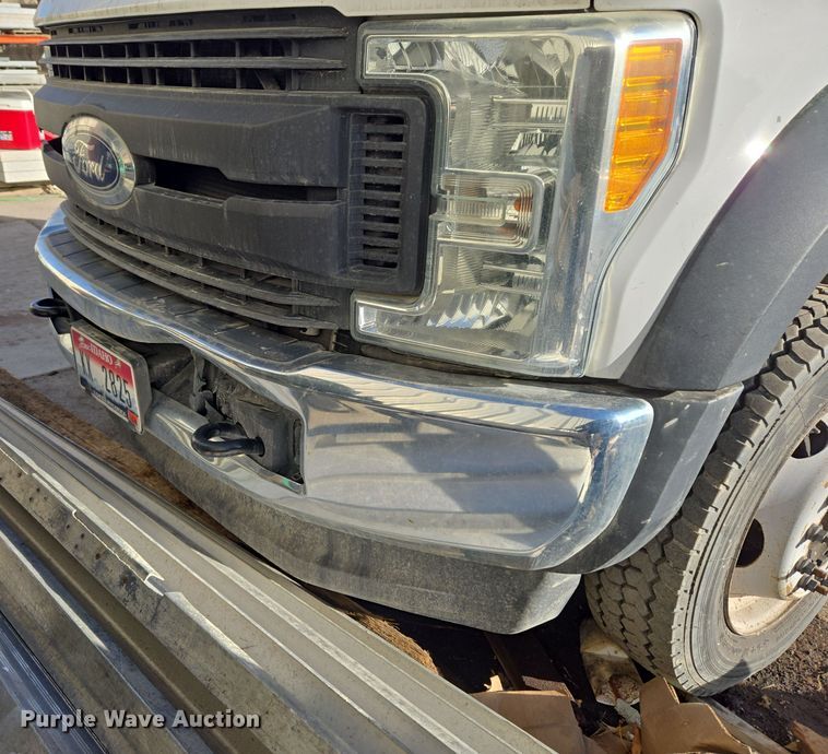 image for item ER5054 2017 Ford F450 Super Duty XL flatbed truck