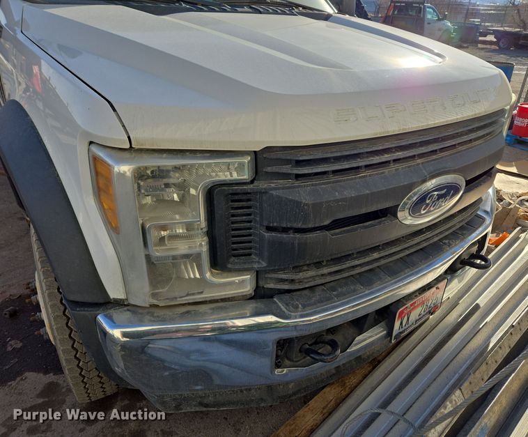 image for item ER5054 2017 Ford F450 Super Duty XL flatbed truck