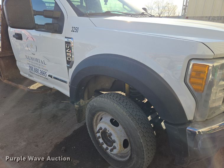 image for item ER5054 2017 Ford F450 Super Duty XL flatbed truck