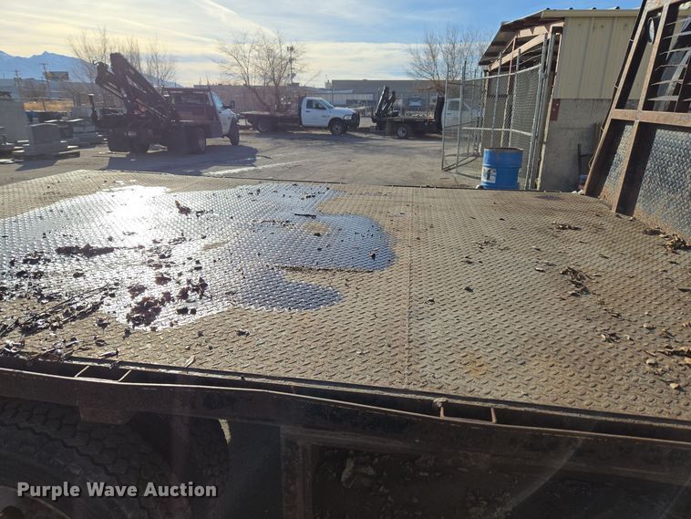 image for item ER5054 2017 Ford F450 Super Duty XL flatbed truck