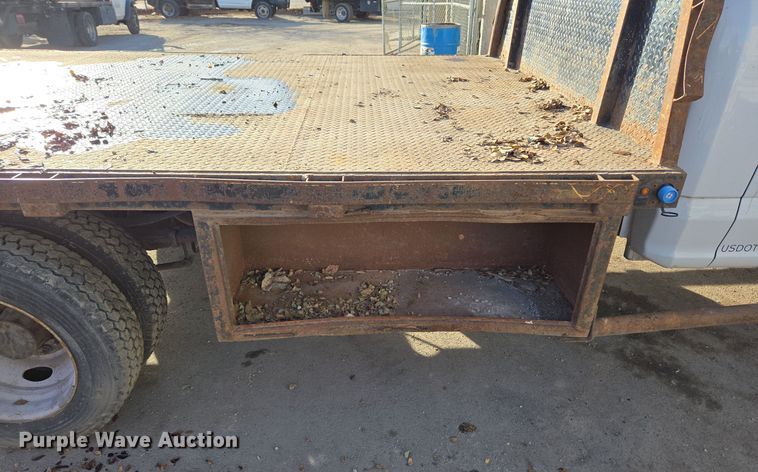 image for item ER5054 2017 Ford F450 Super Duty XL flatbed truck