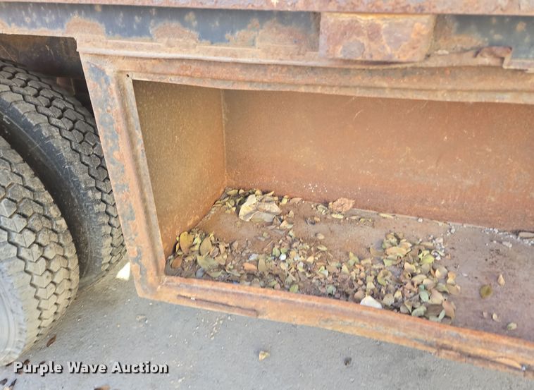 image for item ER5054 2017 Ford F450 Super Duty XL flatbed truck