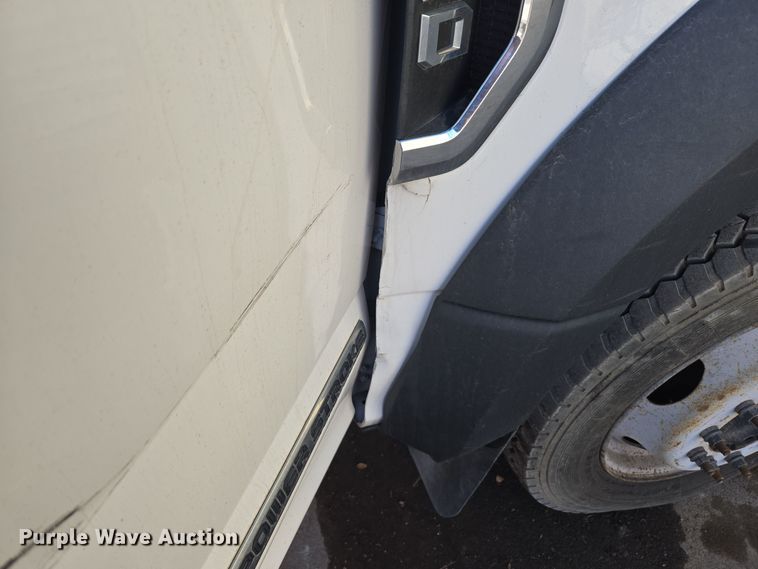 image for item ER5054 2017 Ford F450 Super Duty XL flatbed truck