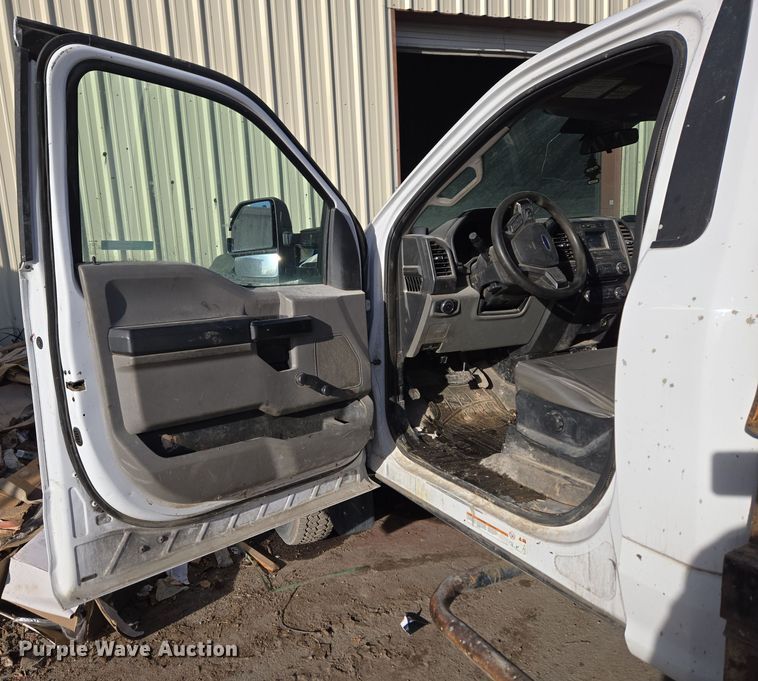 image for item ER5054 2017 Ford F450 Super Duty XL flatbed truck