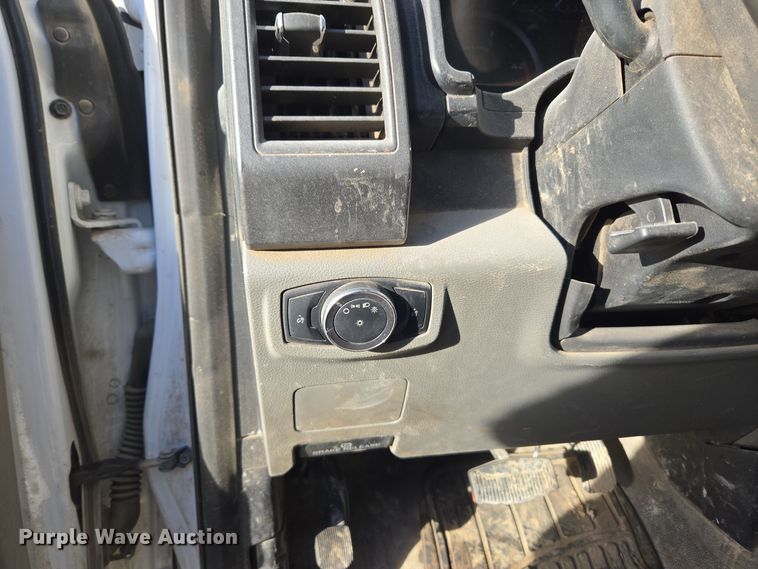 image for item ER5054 2017 Ford F450 Super Duty XL flatbed truck