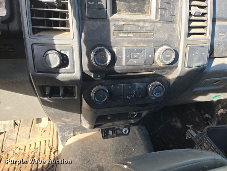 image for item ER5054 2017 Ford F450 Super Duty XL flatbed truck