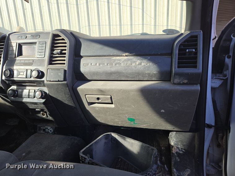 image for item ER5054 2017 Ford F450 Super Duty XL flatbed truck