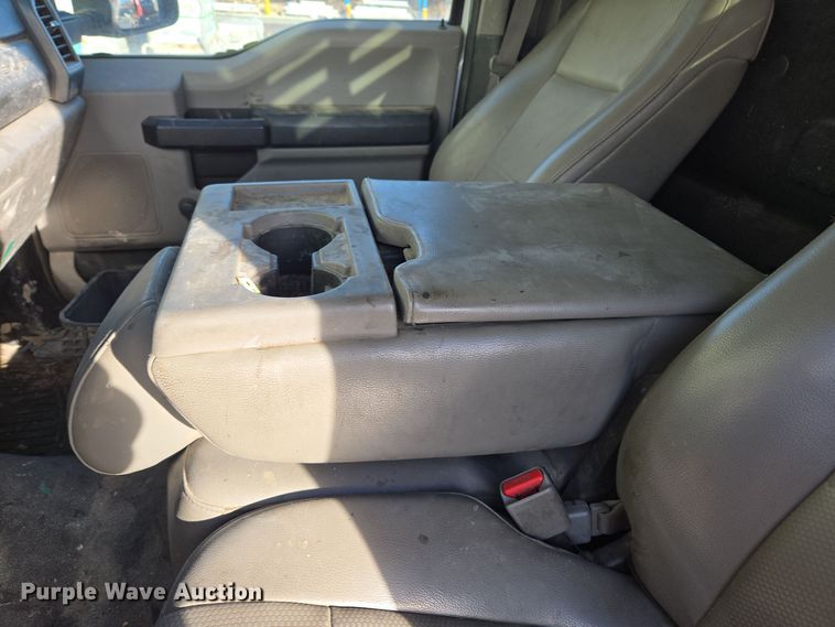 image for item ER5054 2017 Ford F450 Super Duty XL flatbed truck