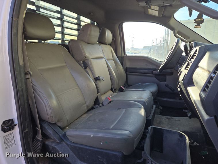 image for item ER5054 2017 Ford F450 Super Duty XL flatbed truck