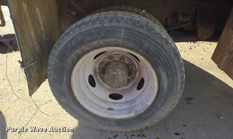 image for item ER5054 2017 Ford F450 Super Duty XL flatbed truck