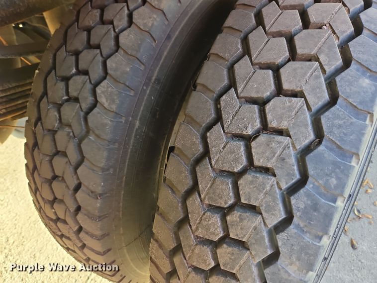 image for item ER5054 2017 Ford F450 Super Duty XL flatbed truck