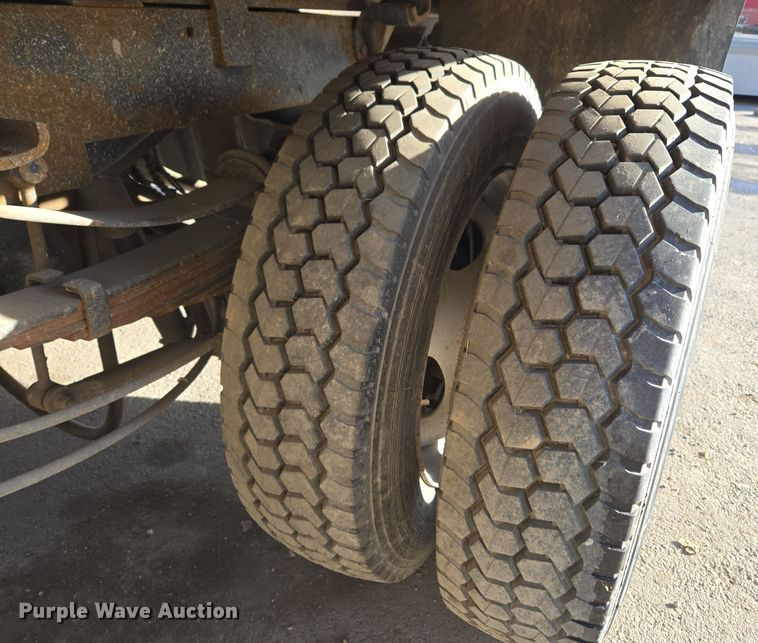 image for item ER5054 2017 Ford F450 Super Duty XL flatbed truck