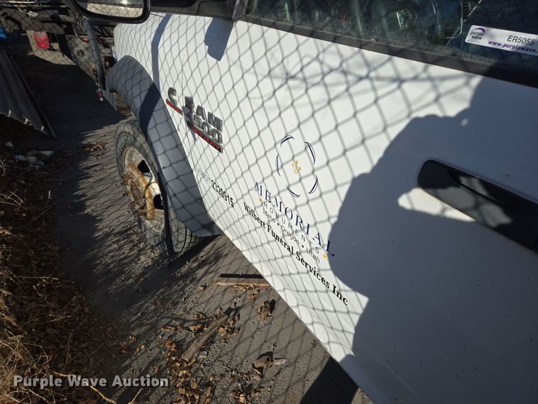 image for item ER5055 2014 Dodge Ram 4500HD flatbed truck