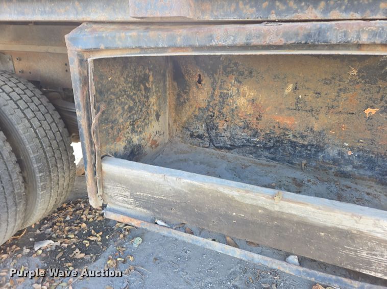 image for item ER5055 2014 Dodge Ram 4500HD flatbed truck