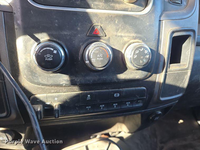 image for item ER5055 2014 Dodge Ram 4500HD flatbed truck