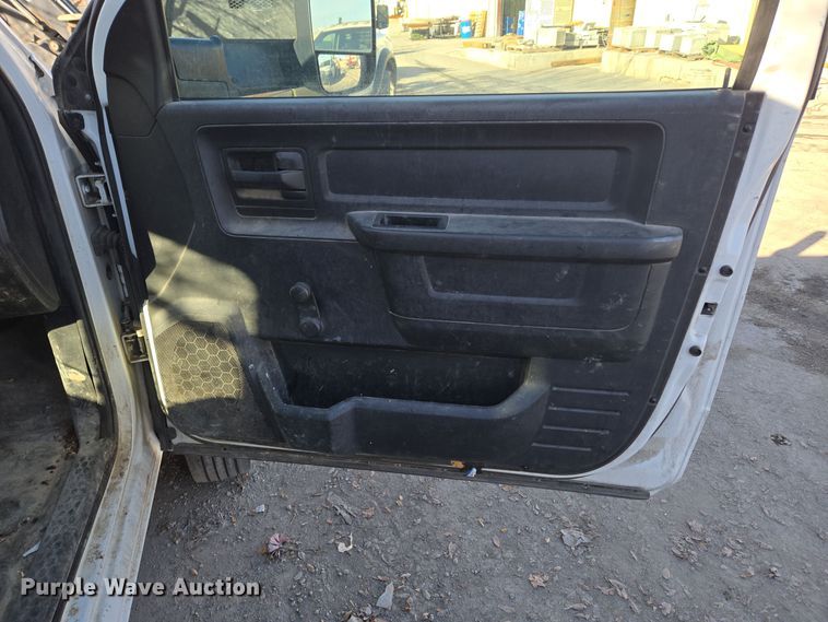 image for item ER5055 2014 Dodge Ram 4500HD flatbed truck