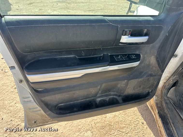 image for item ER8551 2016 Toyota Tundra Double Cab pickup truck