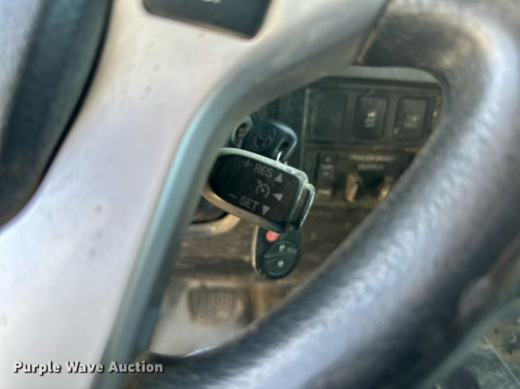 image for item ER8551 2016 Toyota Tundra Double Cab pickup truck