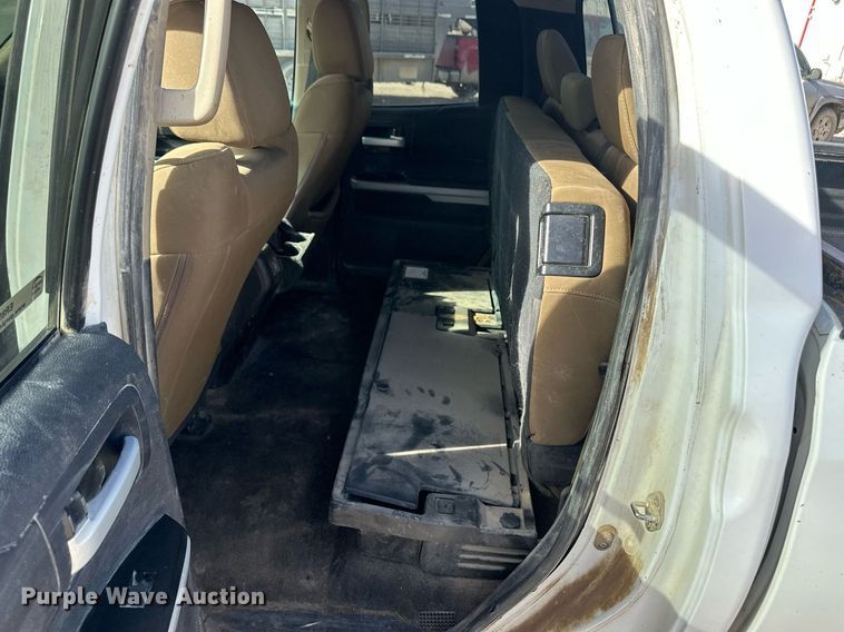 image for item ER8551 2016 Toyota Tundra Double Cab pickup truck