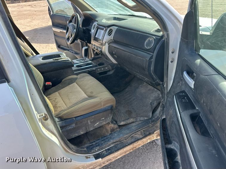 image for item ER8551 2016 Toyota Tundra Double Cab pickup truck