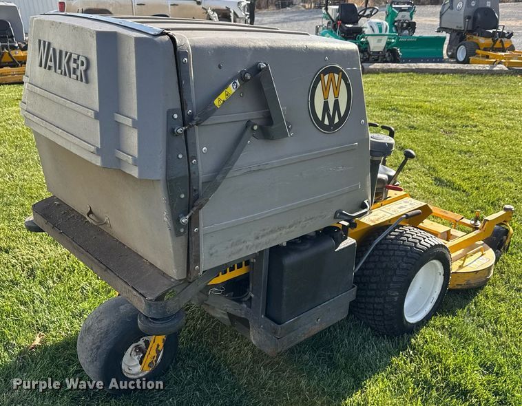 image for item LH9385 2016 Walker MT25I-11 ZTR lawn mower