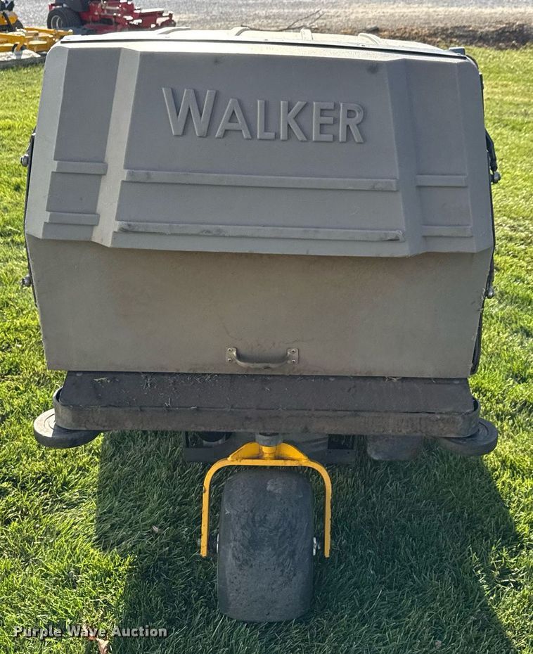 image for item LH9385 2016 Walker MT25I-11 ZTR lawn mower