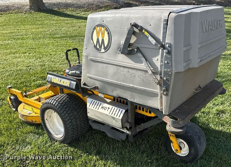 image for item LH9385 2016 Walker MT25I-11 ZTR lawn mower