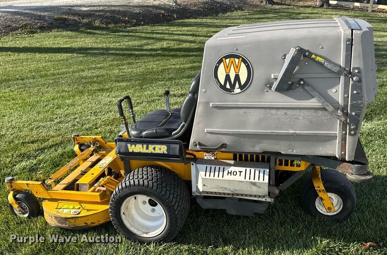 image for item LH9385 2016 Walker MT25I-11 ZTR lawn mower