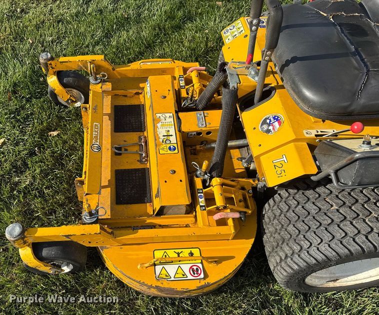 image for item LH9385 2016 Walker MT25I-11 ZTR lawn mower