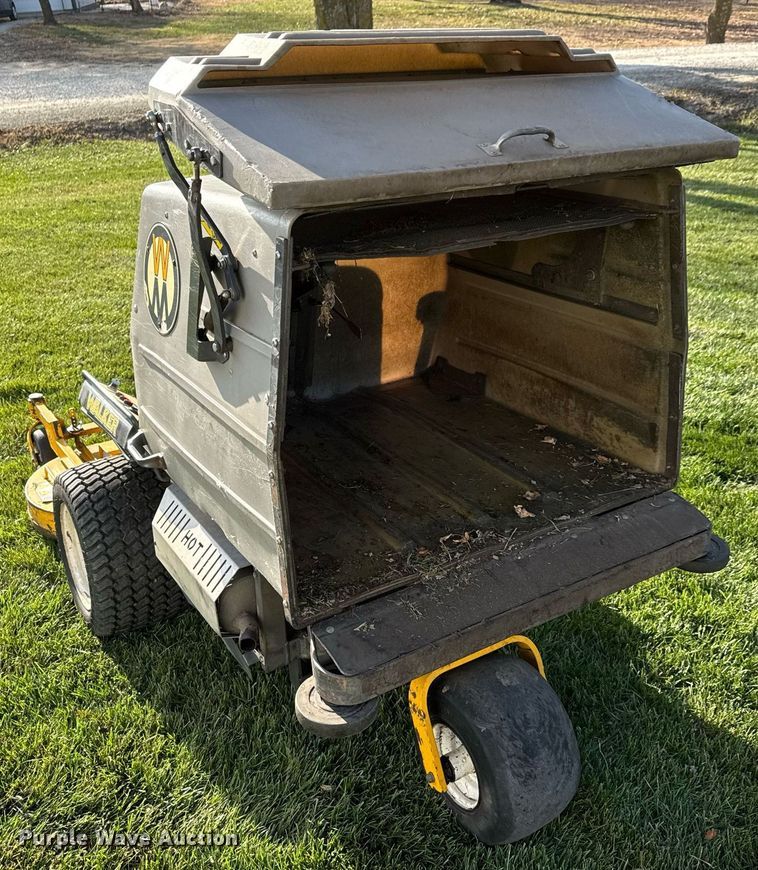 image for item LH9385 2016 Walker MT25I-11 ZTR lawn mower