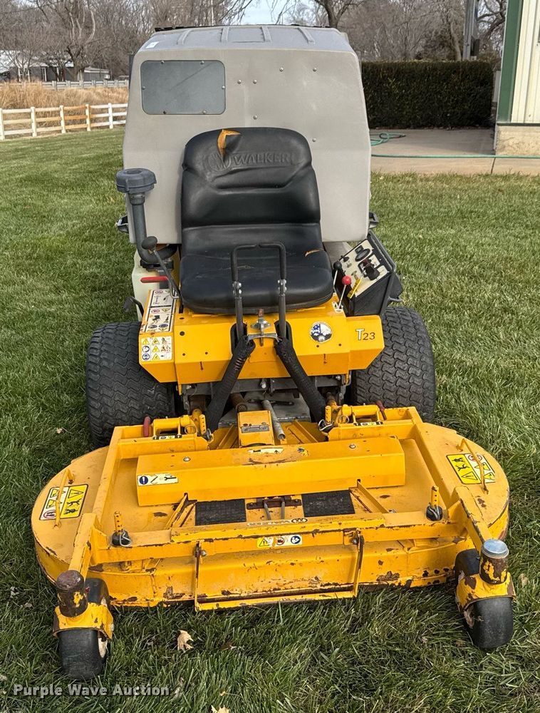 image for item LH9386 2014 Walker MT23-11 ZTR lawn mower