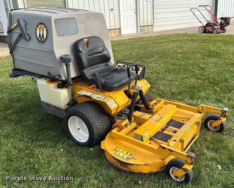 image for item LH9386 2014 Walker MT23-11 ZTR lawn mower