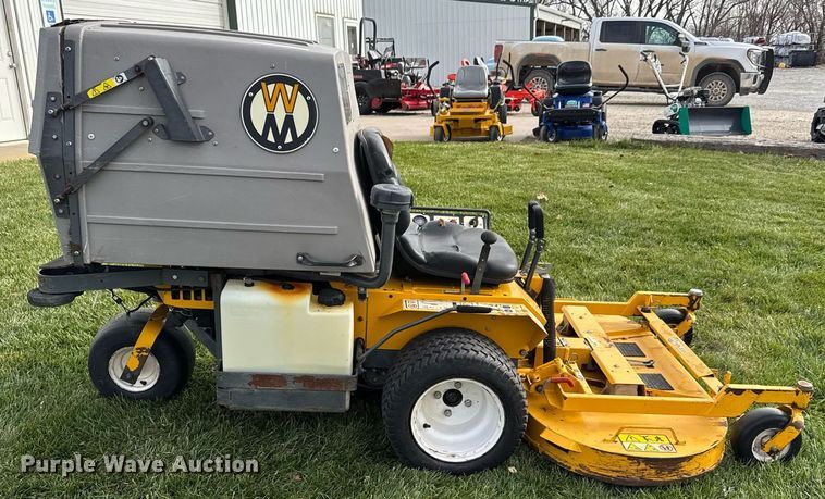 image for item LH9386 2014 Walker MT23-11 ZTR lawn mower