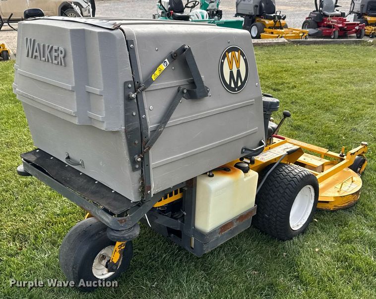 image for item LH9386 2014 Walker MT23-11 ZTR lawn mower