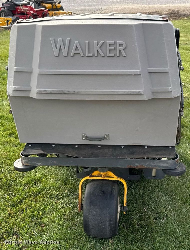 image for item LH9386 2014 Walker MT23-11 ZTR lawn mower