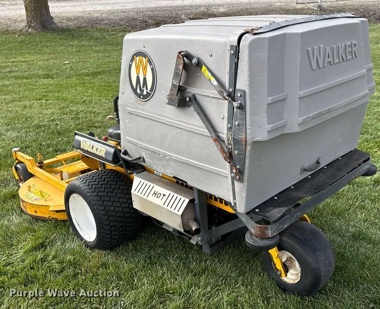 image for item LH9386 2014 Walker MT23-11 ZTR lawn mower