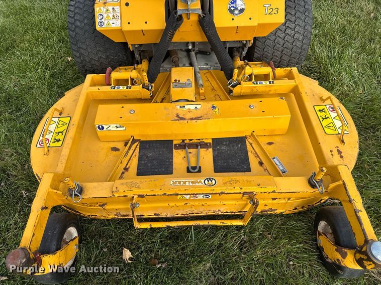 image for item LH9386 2014 Walker MT23-11 ZTR lawn mower